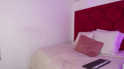 Snapshot of loreley_novoa chatting on September 12, 3:28 am LORELI online show from September 12, 3:28 am