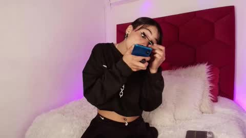 Snapshot of loreley_novoa chatting on November 7, 3:28 am LORELI online show from November 7, 3:28 am