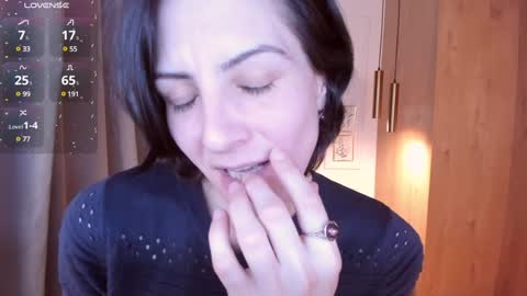 Snapshot of loren_daze chatting on December 14, 1:59 pm Loren online show from December 14, 1:59 pm