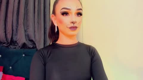 Snapshot of lorena_capelli_ chatting on October 28, 3:43 am lesly lorena online show from October 28, 3:43 am