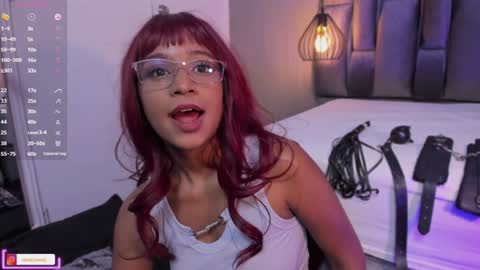 Snapshot of lorena_vieira_ chatting on February 3, 10:11 pm Lorena Vieira  online show from February 3, 10:11 pm