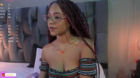 Snapshot of lorena_vieira_ chatting on February 22, 7:58 pm Lorena Vieira  online show from February 22, 7:58 pm