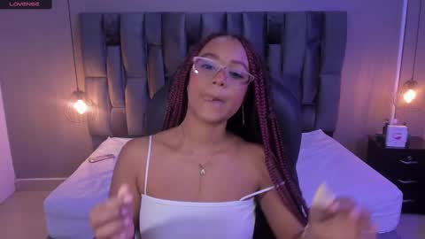 Snapshot of lorena_vieira_ chatting on February 27, 5:58 pm Lorena Vieira  online show from February 27, 5:58 pm