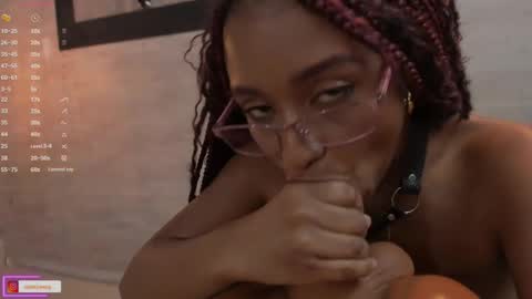 Snapshot of lorena_vieira_ chatting on March 2, 12:31 am Lorena Vieira  online show from March 2, 12:31 am