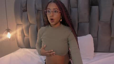 Snapshot of lorena_vieira_ chatting on March 7, 7:27 pm Lorena Vieira  online show from March 7, 7:27 pm