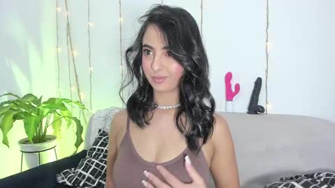 L O R E N online show from April 14, 4:46 pm