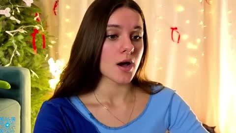 Chloe for Fan BlackHole online show from December 20, 7:10 pm