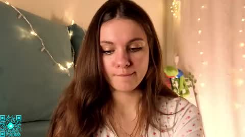 Chloe for Fan BlackHole online show from February 8, 5:05 pm