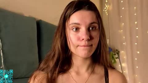 Chloe for Fan BlackHole online show from February 13, 6:15 pm