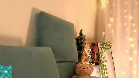 Chloe for Fan BlackHole online show from March 1, 5:15 pm