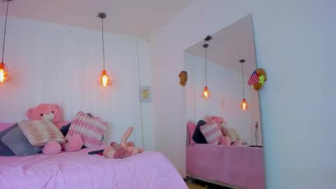 Lori Evans online show from November 10, 1:37 am