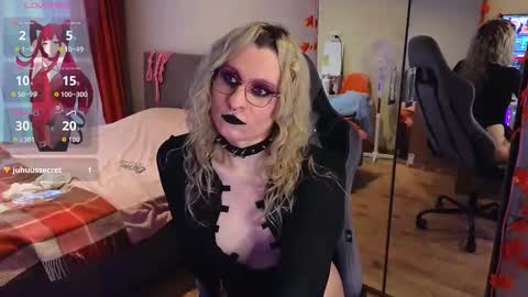 Lori -----------------------------------    online show from October 22, 1:44 pm