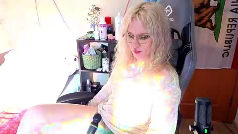 Lori -----------------------------------    online show from March 28, 1:43 pm