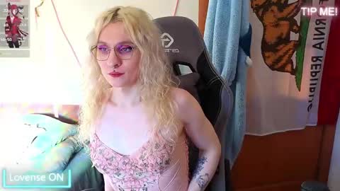 Lori -----------------------------------    online show from April 9, 2:11 pm