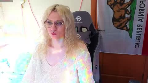 Lori -----------------------------------    online show from April 10, 2:11 pm