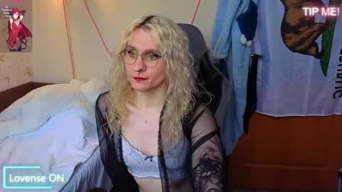 Snapshot of lori_myaf chatting on April 25, 1:14 pm Lori ----------------------------------- online show from April 25, 1:14 pm