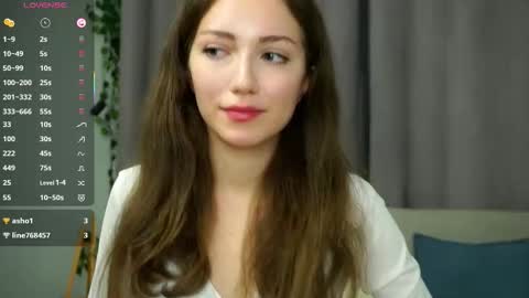 Snapshot of loriamarzinske chatting on October 3, 9:34 pm Naomi online show from October 3, 9:34 pm