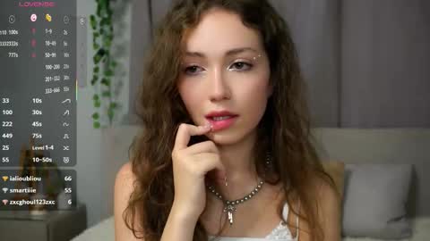 Snapshot of loriamarzinske chatting on October 8, 10:29 pm Naomi online show from October 8, 10:29 pm