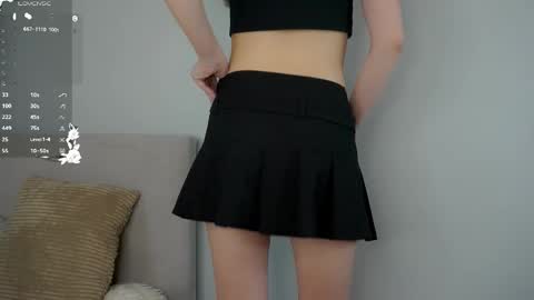 Snapshot of loriamarzinske chatting on October 22, 9:14 pm Naomi online show from October 22, 9:14 pm