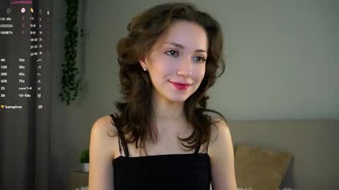 Snapshot of loriamarzinske chatting on November 21, 9:13 pm Naomi online show from November 21, 9:13 pm