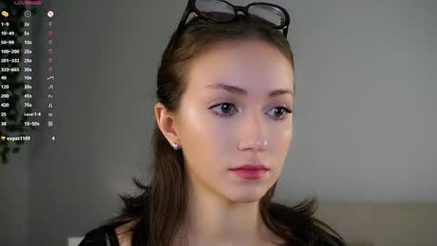 Snapshot of loriamarzinske chatting on November 24, 9:14 pm Naomi online show from November 24, 9:14 pm