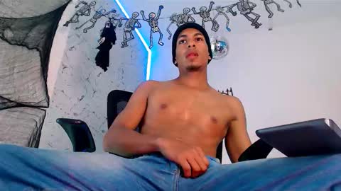 Lorian Vikel  online show from October 4, 10:30 pm