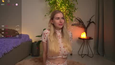 Snapshot of lorrie_love_story chatting on December 10, 2:28 pm Lorrie online show from December 10, 2:28 pm