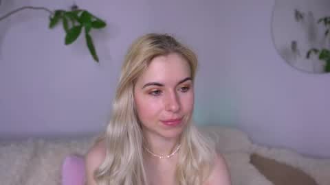 Lorrie online show from April 19, 8:35 am