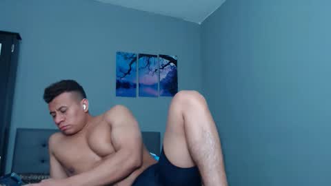 Snapshot of lothbrok_strong chatting on October 22, 12:11 am lothbrok online show from October 22, 12:11 am