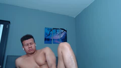 Snapshot of lothbrok_strong chatting on November 13, 1:04 am lothbrok online show from November 13, 1:04 am