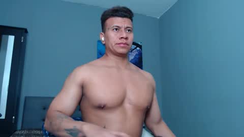 Snapshot of lothbrok_strong chatting on November 26, 12:55 am lothbrok online show from November 26, 12:55 am