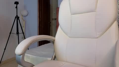 Snapshot of lou_rosse chatting on December 19, 8:34 pm  Lou Rosse  online show from December 19, 8:34 pm