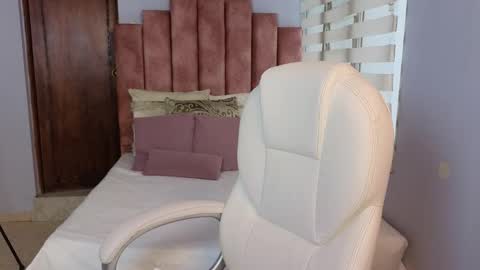 Snapshot of lou_rosse chatting on February 25, 7:58 pm  Lou Rosse  online show from February 25, 7:58 pm