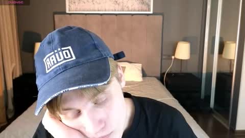 Snapshot of louie_evans chatting on November 4, 9:03 pm louie_evans online show from November 4, 9:03 pm