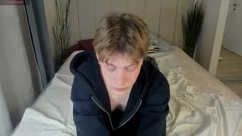 Snapshot of louie_evans chatting on November 17, 3:45 am louie_evans online show from November 17, 3:45 am