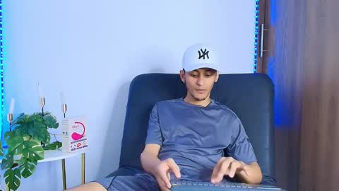 Snapshot of louis_ale chatting on November 6, 7:48 pm Alejandro online show from November 6, 7:48 pm