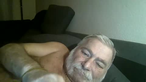 louis_chokdee online show from December 8, 7:11 pm