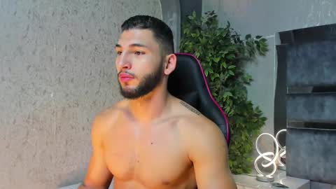 Snapshot of louis_connor chatting on November 9, 3:54 pm Louis online show from November 9, 3:54 pm