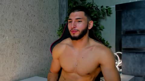 Snapshot of louis_connor chatting on November 15, 6:15 pm Louis online show from November 15, 6:15 pm