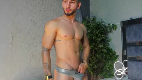 Snapshot of louis_connor chatting on November 29, 2:47 am Louis online show from November 29, 2:47 am