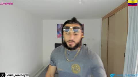 louis_marley_ online show from January 1, 10:24 pm