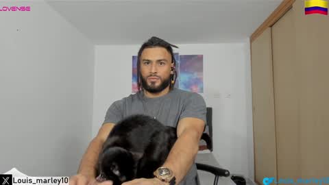 louis_marley_ online show from February 6, 12:54 am