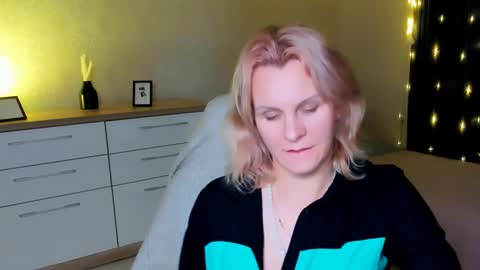 Louisa online show from December 6, 7:12 pm