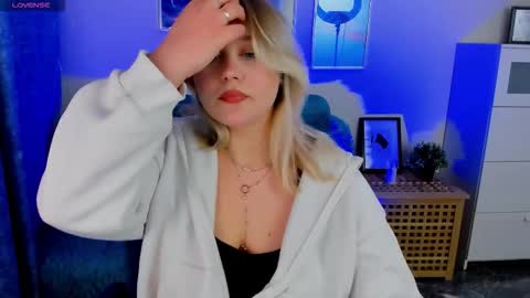 Loise online show from October 31, 9:16 pm