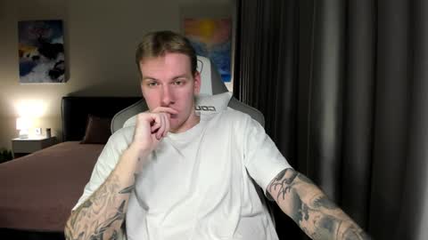 Snapshot of louisjafferson chatting on December 29, 4:40 pm Louis online show from December 29, 4:40 pm