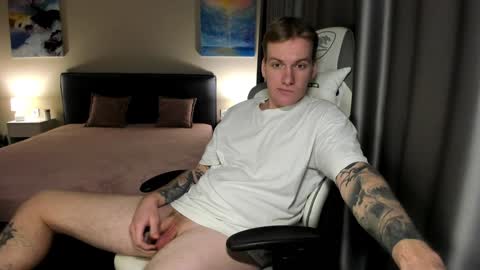 Snapshot of louisjafferson chatting on December 29, 8:04 pm Louis online show from December 29, 8:04 pm