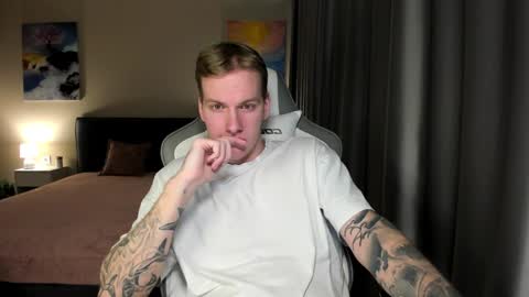 Snapshot of louisjafferson chatting on December 30, 1:26 am Louis online show from December 30, 1:26 am