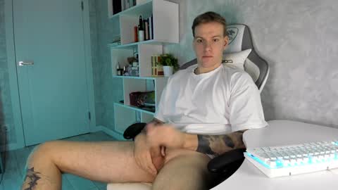 Snapshot of louisjafferson chatting on January 7, 2:31 am Louis online show from January 7, 2:31 am