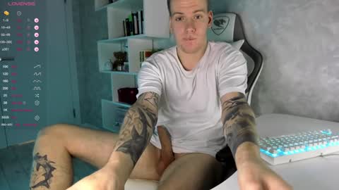 Snapshot of louisjafferson chatting on January 30, 4:55 pm Louis online show from January 30, 4:55 pm