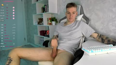 Snapshot of louisjafferson chatting on February 13, 2:09 pm Louis online show from February 13, 2:09 pm